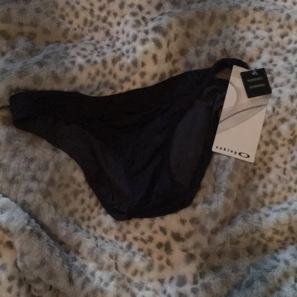 NWT Reversible Black/gray Oakley bikini bottom, M